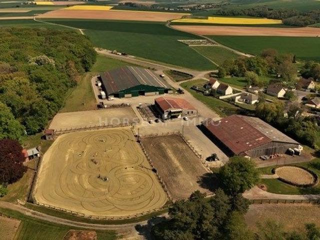 Centre équestre à 30 minutes de Chantilly 3,2 hectares 240m² Chantilly