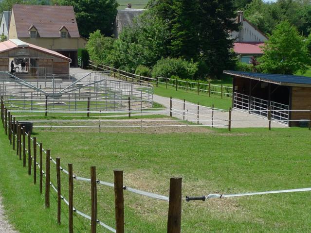 Centre équestre à vendre sur 7 200 m²
