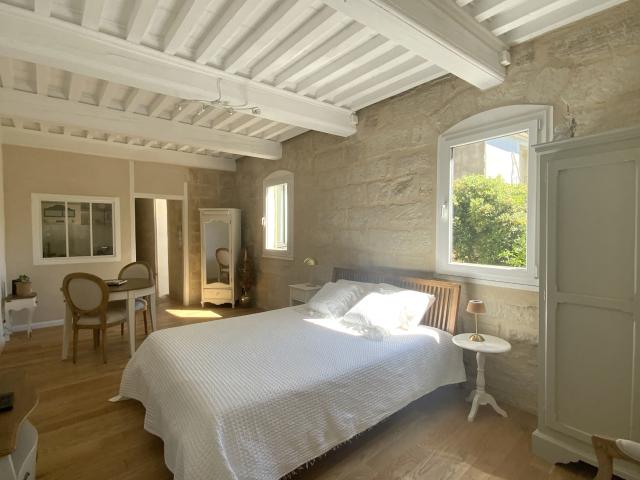 Centre Historique appartement de charme en pierre avec extérieur