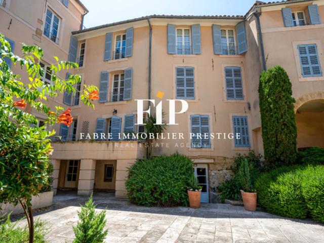 Centre historique d' Aix en Provence: Appartement de standing de 223m2 avec ascenseur et parking souterrain