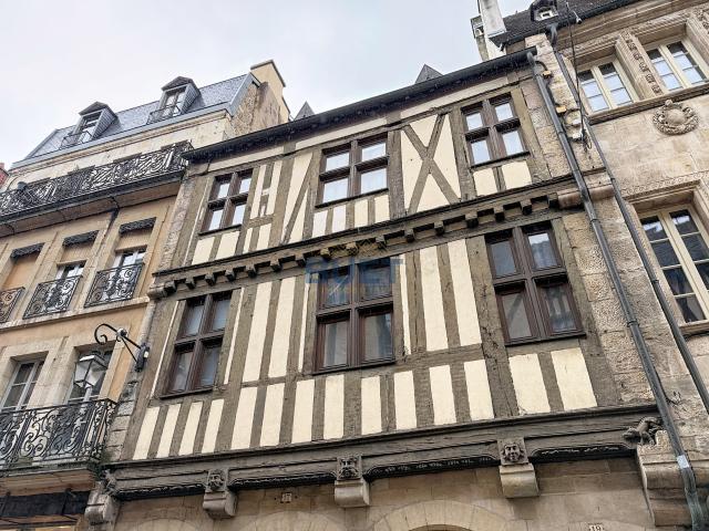 Centre historique quartier des antiquaires, appartement type 3 de 54,39m2