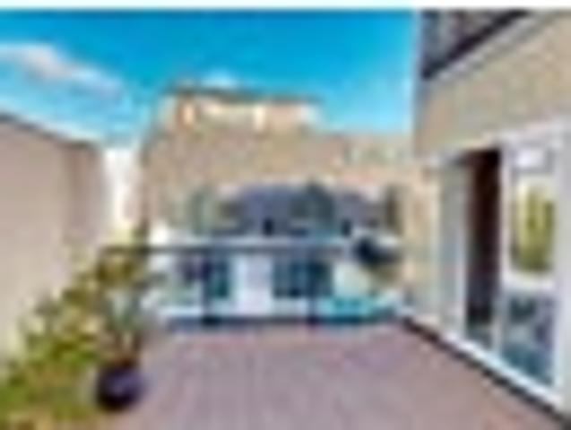 Centre of City Total Magic and Space and Garage