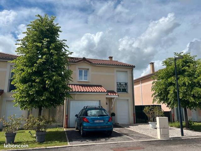 Centre loyettes maison recente avec terain de 217 m² sans vis a vis