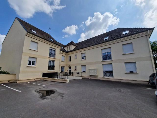 CENTRE LIMAY, APPARTEMENT F3 AVEC PARKING ET BOX FERME
