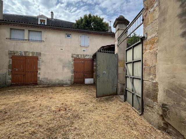 Centre Limoux Maison T4 avec double garage et cour