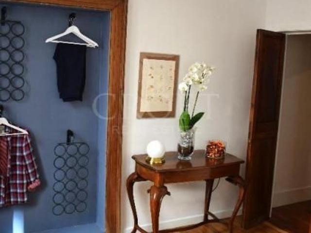 Centre Monserrato: Spacious semi furnished 2 beds, livingroom, kitchen, 2 baths, balcony, quiet building. Ref 2425