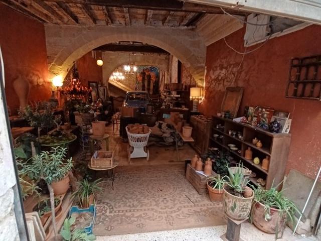 CENTRE SOMMIERES, FONDS DE COMMERCE +MURS + APPARTEMENT A SAISIR!