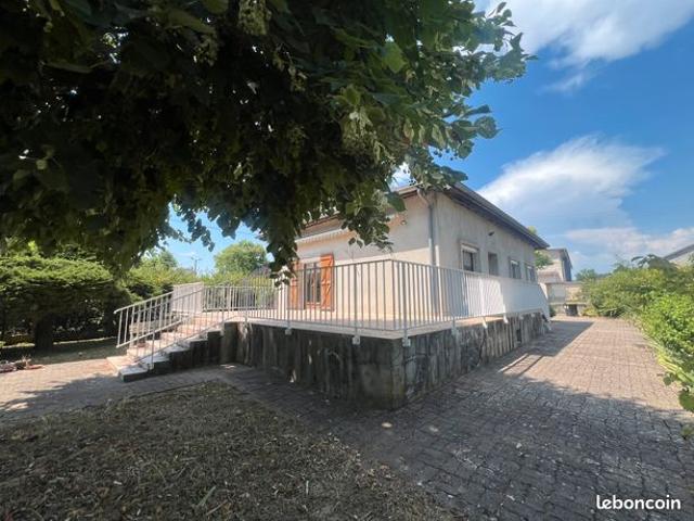 Centre saint maurice de gourdans maison individuelle avec sous sol sur 1031 m