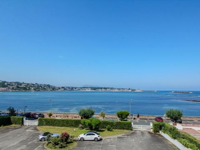 CENTRE ST JEAN DE LUZ APPARTEMENT MAGNIFIQUE DE 130 m² – VUE MAGIQUE SUR LA MER
