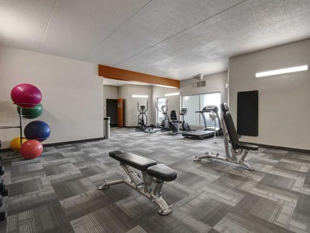 Centre Pointe Plaza 2 Bedroom Apartment for Rent at 2131 Broad St Ofc, Regina, SK S4P 3W4 Core