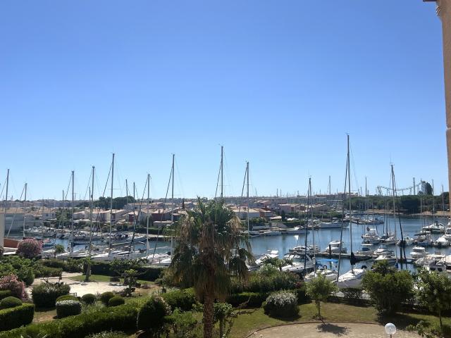 Centre Port 2 pièces tout confort avec garage et cellier
