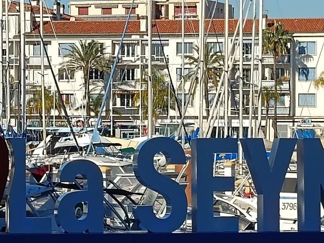 Centre Port * Appartement 2 pièces 33.38m² * La Seyne s