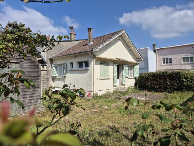CENTRE QUEND PLAGE. MAISON. A RENOVER.