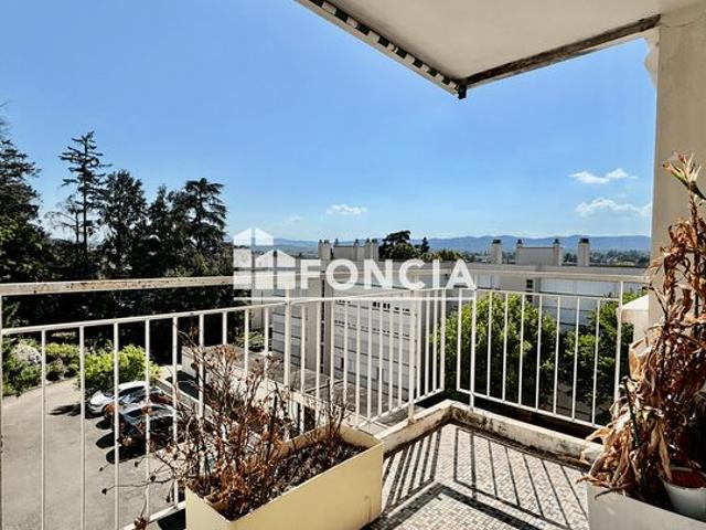 Centre tassin au calme avec balcon et parking