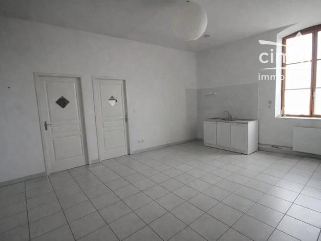 CENTRE VILLAGE – T2 VENDU LOUÉ – INVESTISSEMENT CLÉ EN MAI