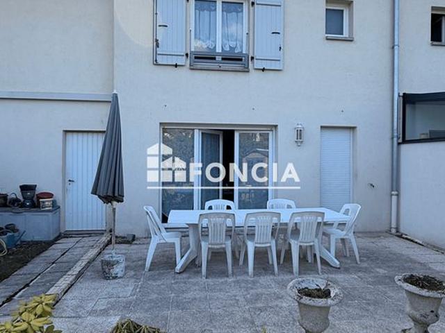 Centre village maison en triplex