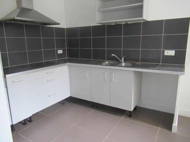 CENTRE VILLE CASTELNAUDARY APPARTEMENT EN REZ DE CHAUSSE TYP