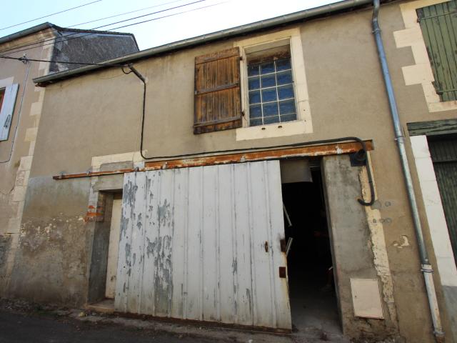 Centre ville Charité sur Loire, bâtiment 162 m2 sur deux niveaux