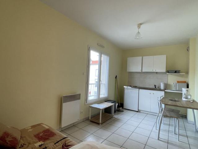 CENTRE VILLE A LOUER STUDIO MEUBLE
