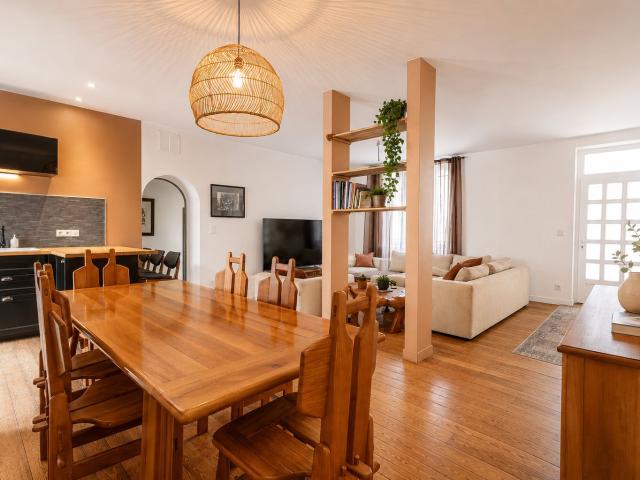 Centre ville à pied T5 au rez de chaussée avec jardin de 1. 105m² Beaune