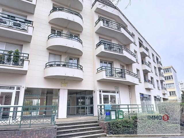 CENTRE VILLE A SAISIR LOCAUX PROFESSIONNELS BONNE RENTABILITE