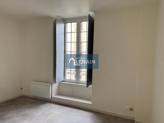 centre ville appartement 40 m² comprenant hall.