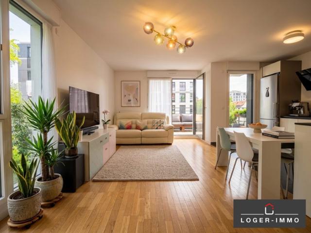 CENTRE VILLE: Appartement 4 pièces avec balcon, cave et parkin
