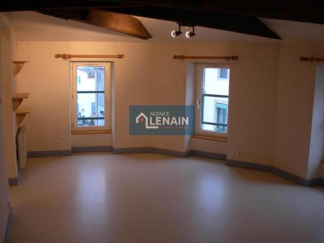 centre ville appartement 68 m² comprenant hall.