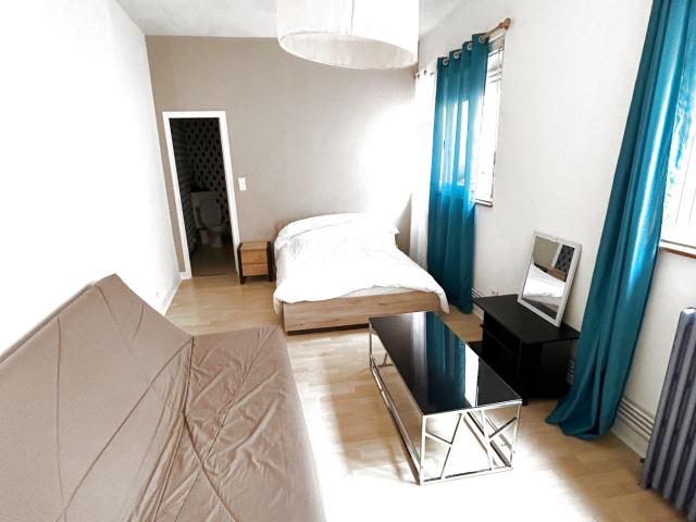 Centre ville grand studio meublé
