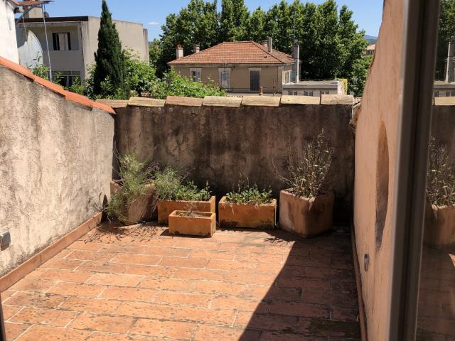 CENTRE VILLE GRAND T3/4 88m2 TERRASSE PLACE DE PARKING