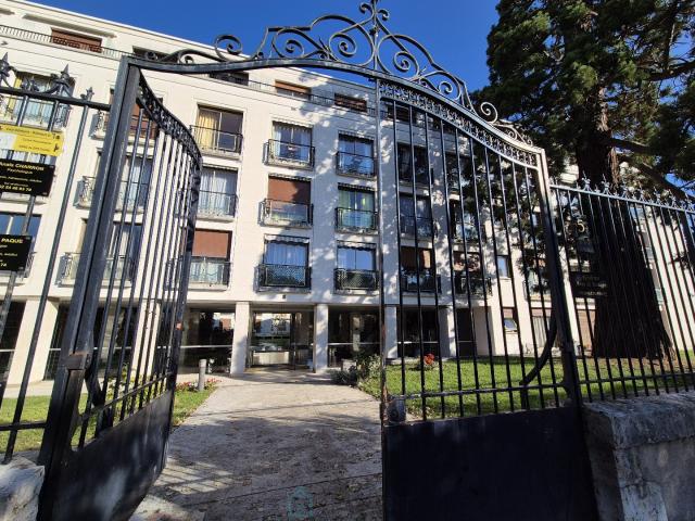 Centre ville de Blois: appartement 80 m² + place de parking + cave