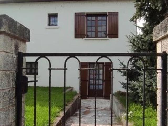 CENTRE VILLE DE LALINDE, MAISON SUR 2 NIVEAUX DE 176 M² SH IDÉAL