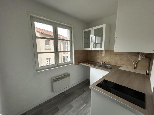 Centre Ville de Montbrison, idéal étudiant, bel F1 de 21.52m².