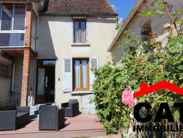 Centre ville de Moret sur Loing – Maison avec charme et foncti