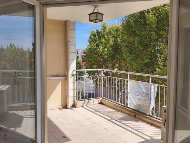 Centre ville de Sanary, Appartement 3 pièces dans résidence avec ascenseur