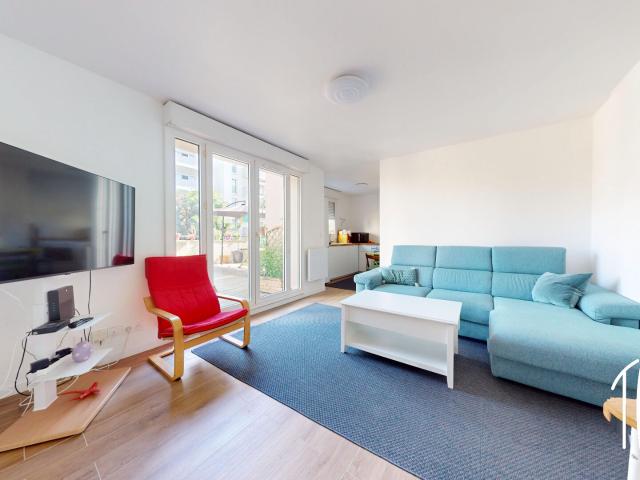 CENTRE VILLE DE THIAIS EN EXCLUSIVITE 2 PIECES 42m2 TERRASSE PARKING CAVE