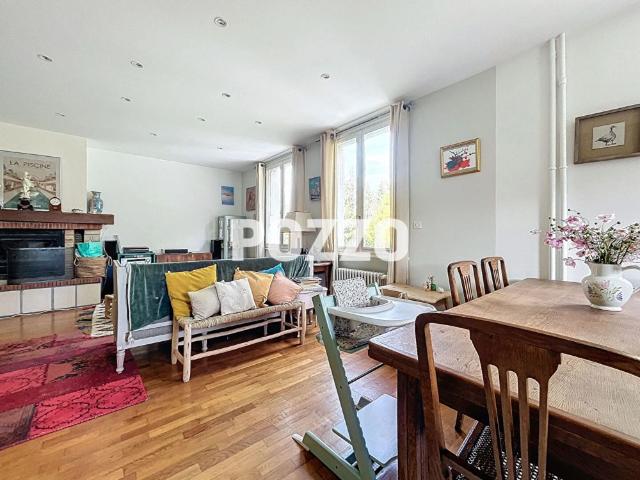 Centre ville de VILLEDIEU à pied pour cette maison T5 et double garage indépendant sur terrain de 1491m²