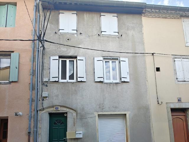 Centre Ville Limoux, immeuble composé de 2 appartements libres