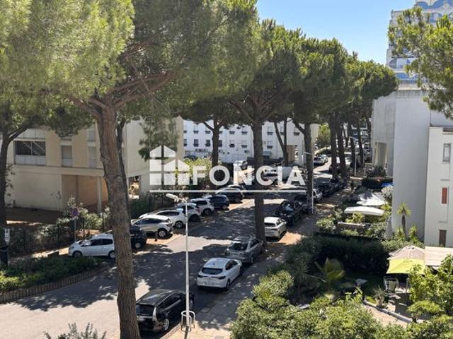 CENTRE VILLE: Lumineux studio de 25 m2 habitable en dernier étage sans résidence au calme Possibilité de parking en supplément