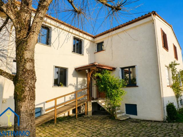 Centre ville, maison ancienne habitable de suite