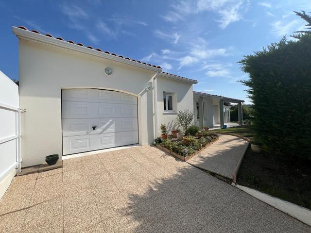 À DEUX PAS DU CENTRE VILLE Maison de plain pied avec garage a