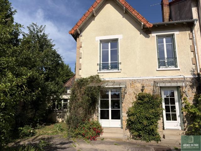 Centre ville, maison de 121 m2, jardin, 3 chambres, garage
