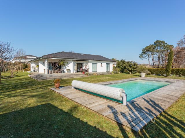 Centre ville, maison plain pied T5, 4 chambres, piscine et garage