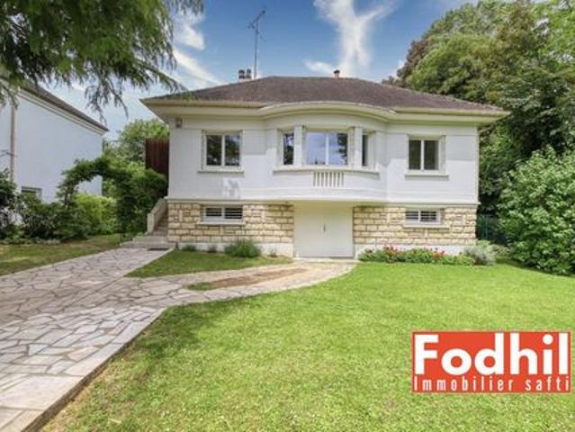 Centre ville, Maison 5 pièces avec garage de 135 m² sur un terrain de 665m²