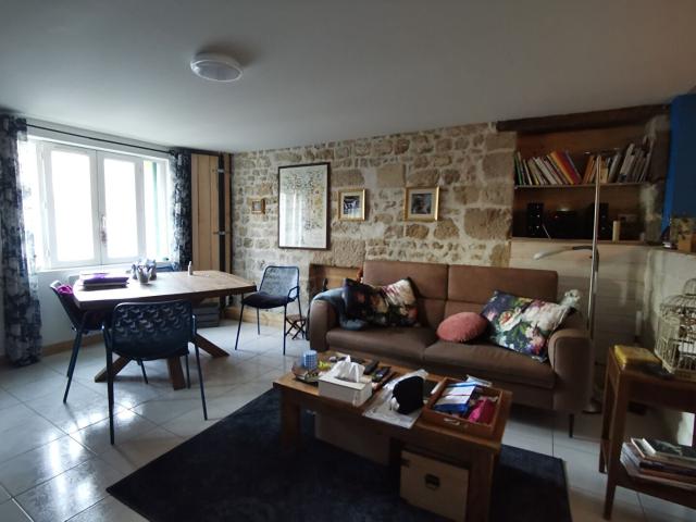 Centre ville Saint Maixent, maison ancienne avec extérieur