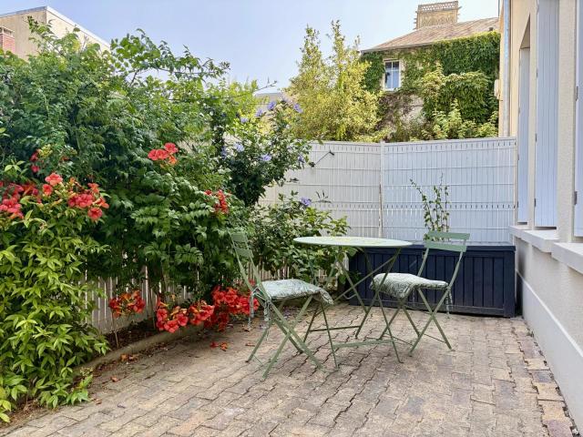 CENTRE VILLE STUDIO AVEC TERRASSE ET PARKING