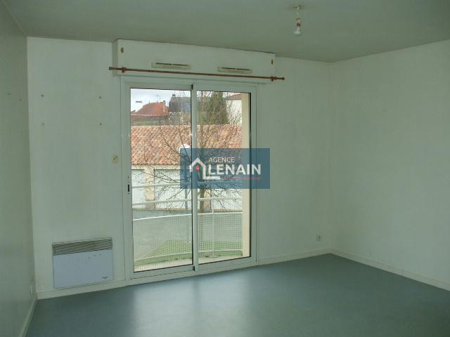 centre ville studio 35 m² comprenant entrée.