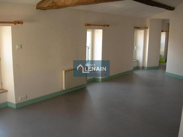 centre ville studio 42 m² comprenant une pièce.