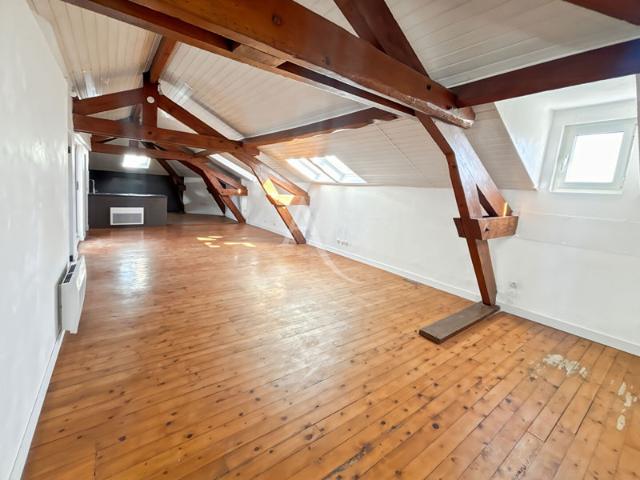 CENTRE VILLE QUARTIER VIEUX CANNET MAGNIFIQUE LOFT LOCATION NUE