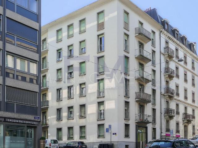 Centre ville, Rue Glacis de Rive, 1.5 pièces au 3ème étage FM Management